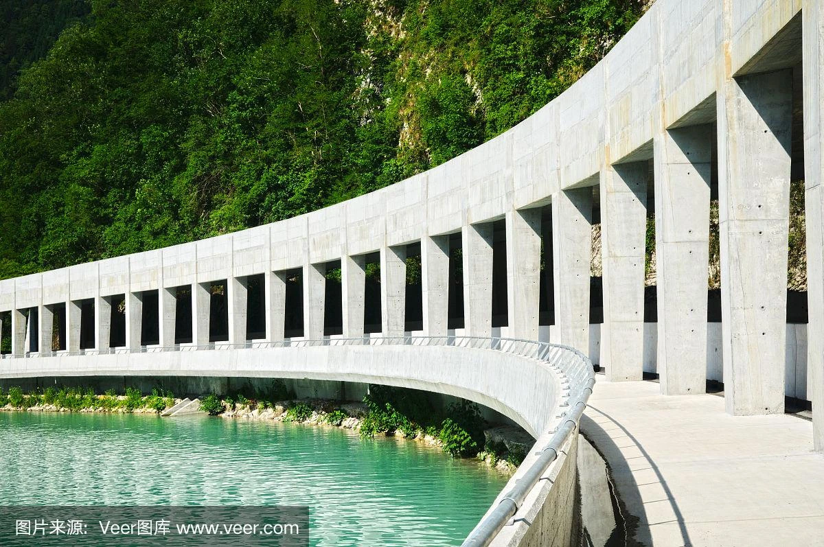 Enhancing Concrete with Water Reducing Admixtures