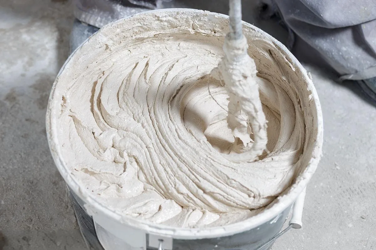 Mastering Plastering Techniques with Retarders and Additives for Professional Results