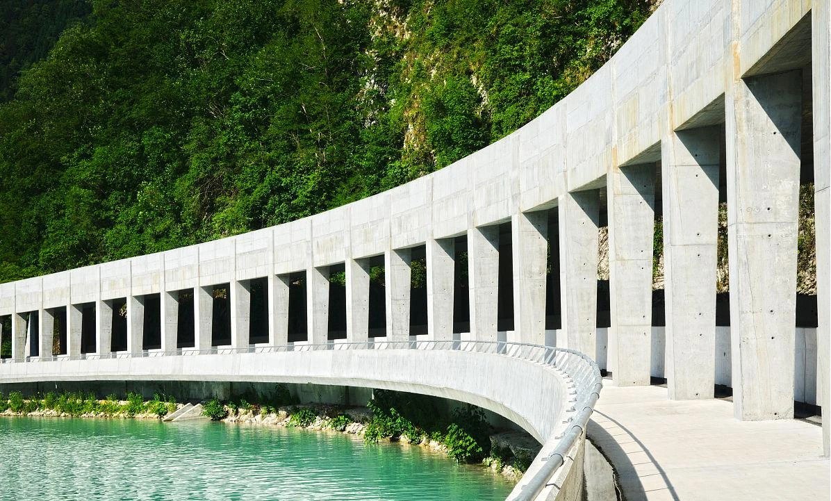 Understanding Water Reducing Admixtures: PCE, HRWR, and Concrete Performance Enhancement